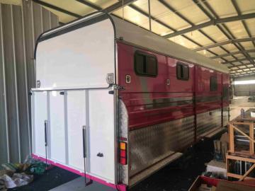 Horse Float with Kitchen