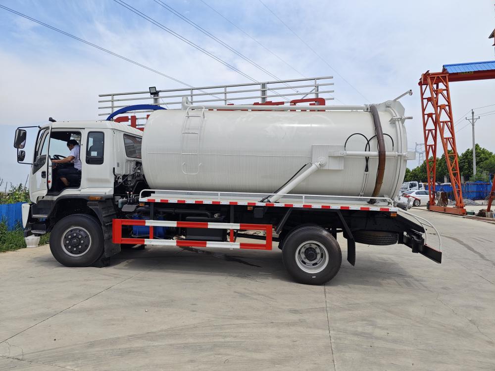 Isuzu Ftr 12cbm Sewage Suction Truck 4