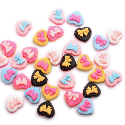 Galletas de corazón de dibujos animados de 17mm con decoración de Bowknot, juego de comida, galleta DIY, adorno para el cabello para niños, dijes de resina para decoración