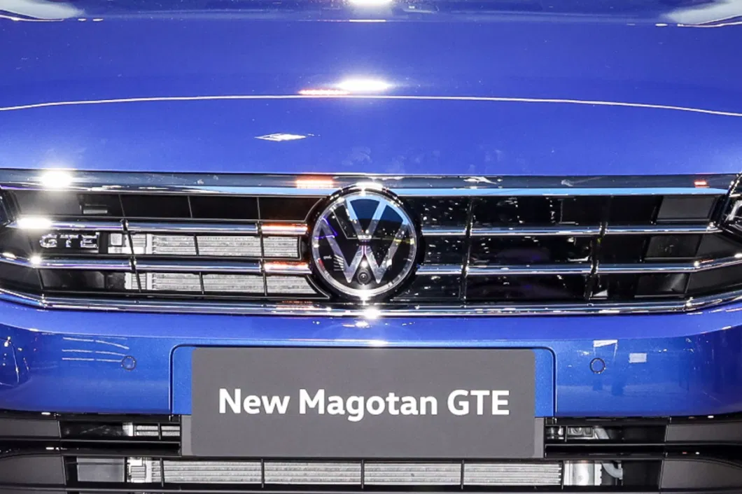 VW Magotan Phev 1.4t Phev 63km Plug in Hybrid Midsize Sedan Made in China 5 Wheels Adults Cars