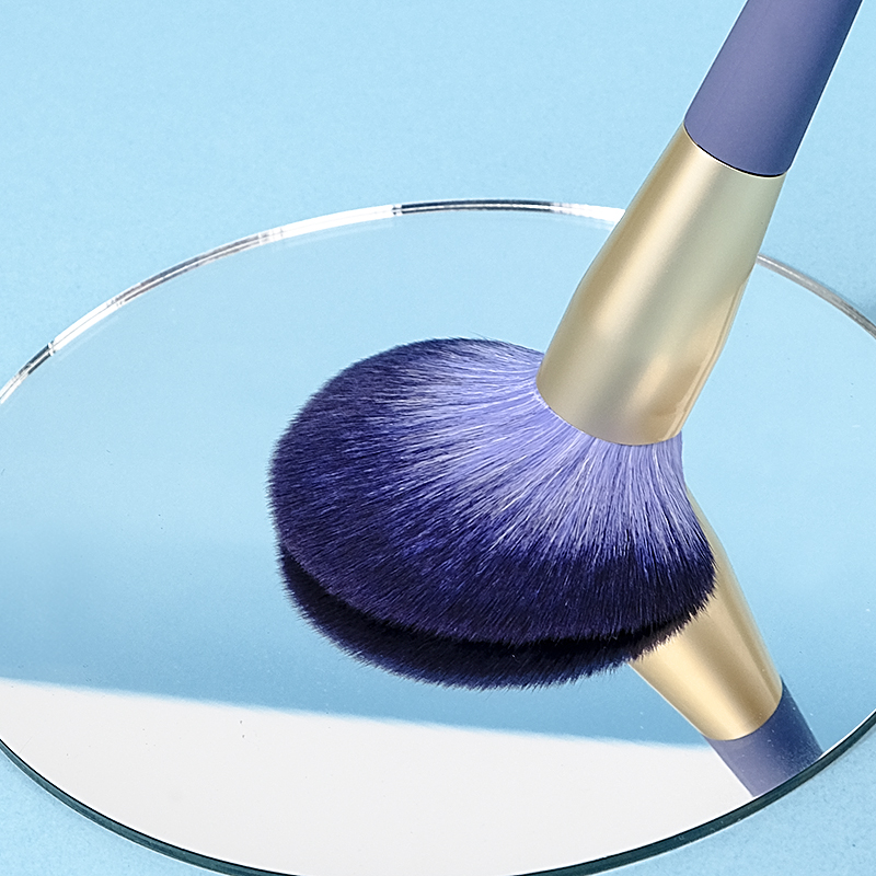 1 cosmetic brushes