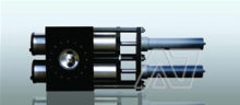 Double-piston hydraulic screen changer