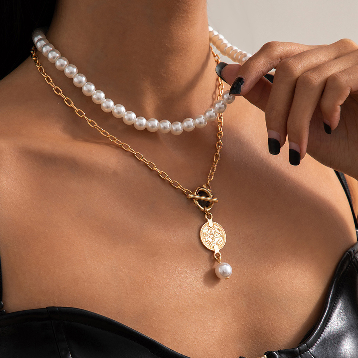 Simple luxury Pearl clavicle chain temperament retro portrait printing pendant OT buckle multi layer necklace