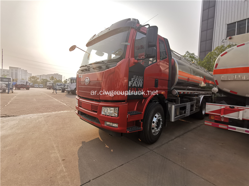 18000Liters Oil tanker truck 6x4 type للبيع