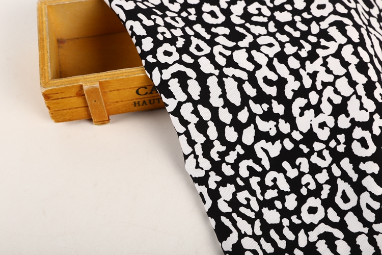 Stocklot twill customised rayon challis printed fabric for women's dresses