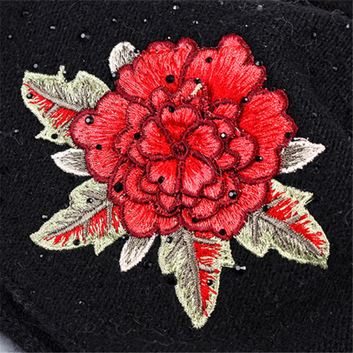 Weibliche Wintermütze Mode Stickerei Patches stricken