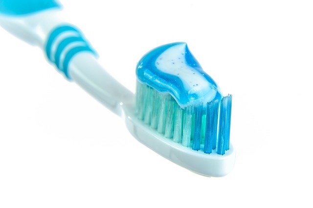 زيوليت طبيعي يستخدم كمواد كاشطة لمعجون الأسنان