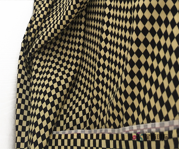 Fashionable Checkered Pattern Design 100% Rayon Woven Fabric (5)