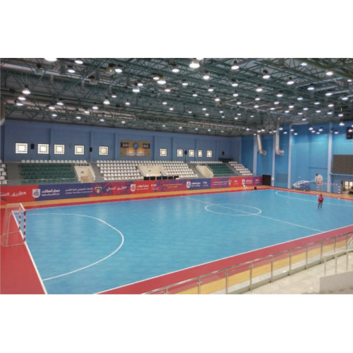 Rolo de piso esportivo de vinil com padrão de madeira de bordo azul para quadra de futsal