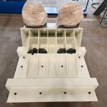 China Vibrating Feeder Conveyor Belt for Stone Crushing Quarry Plant