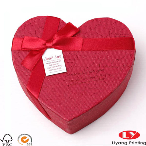 장식 발렌타인 심장 모양 선물 상자입니다