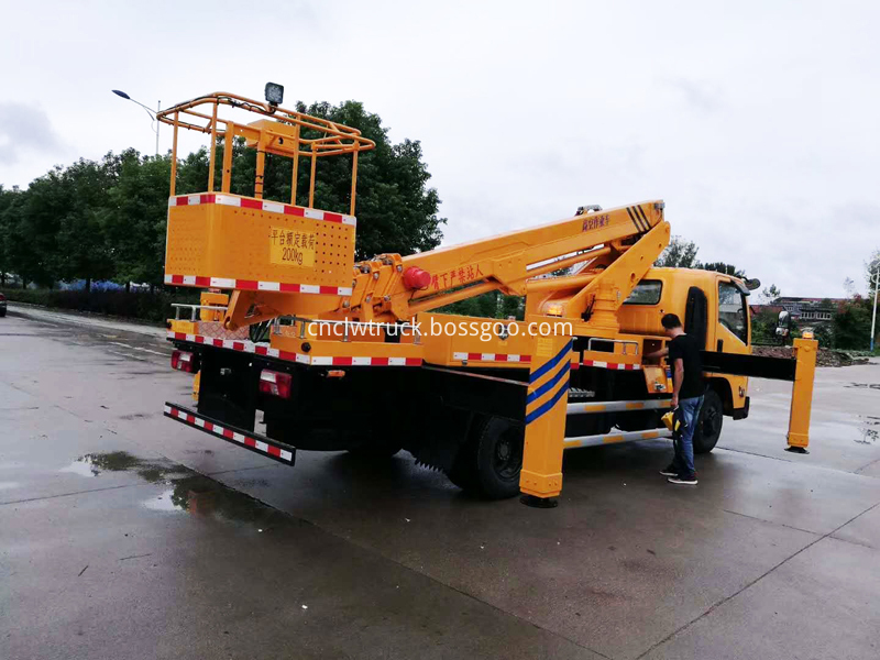 aerial lift bucket truck 2