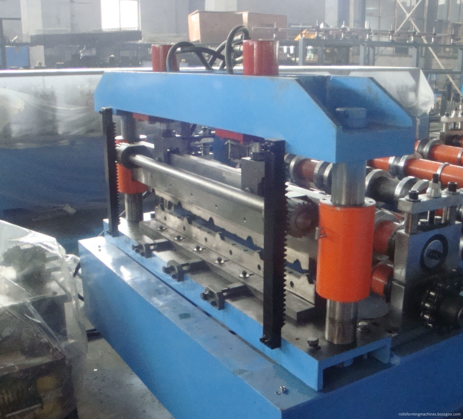 Trapezoidal wave rolling machine