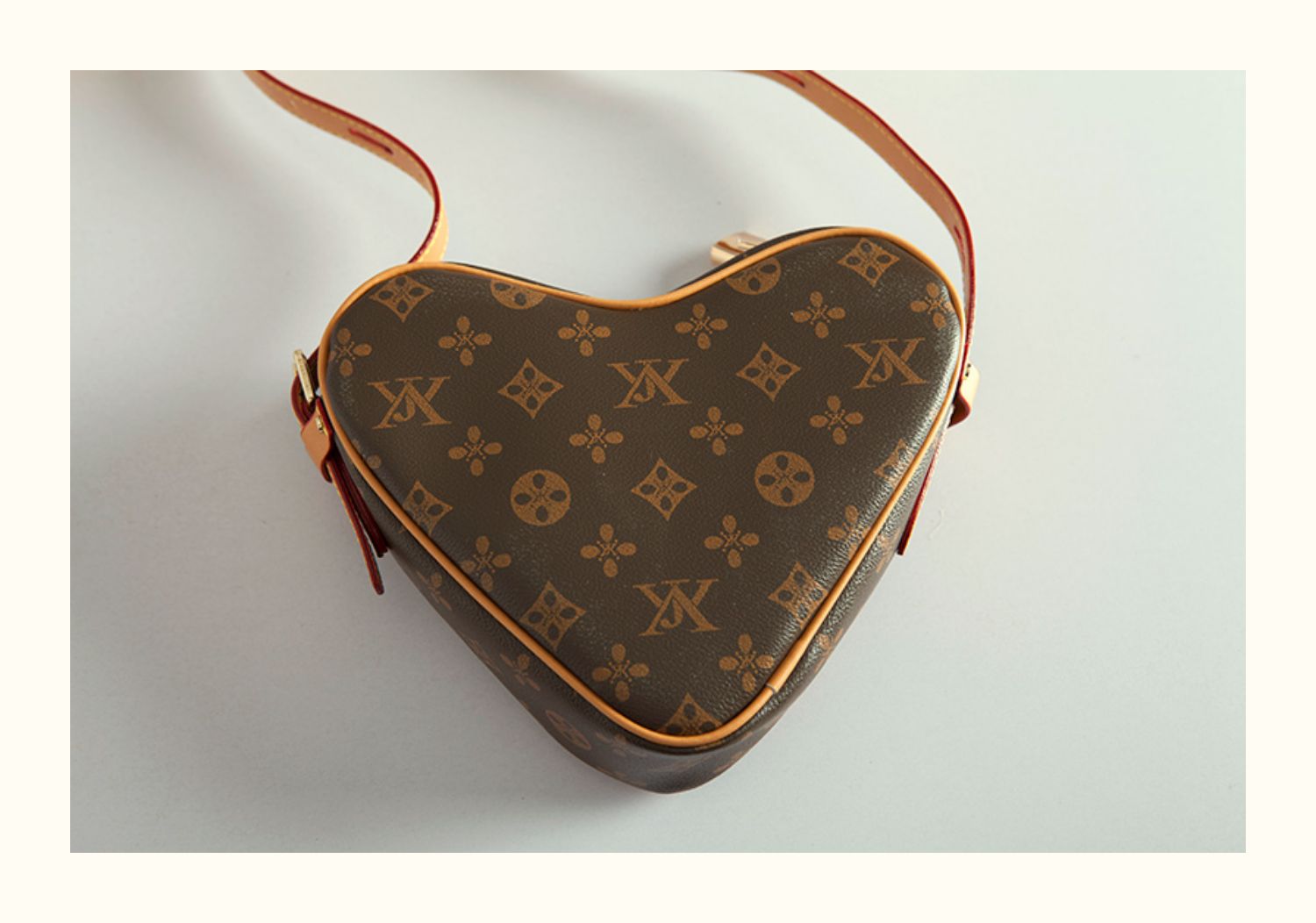 2021 hot sale designer handbags for women famous brands love heart-shaped retro print diagonal lady handbag
