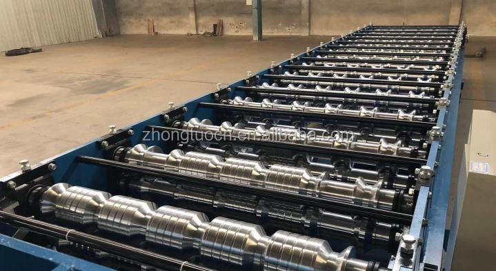 Aluminum roll forming machine for the production of corrugated metal