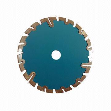 Diamond cutting disk for cutting asphalt