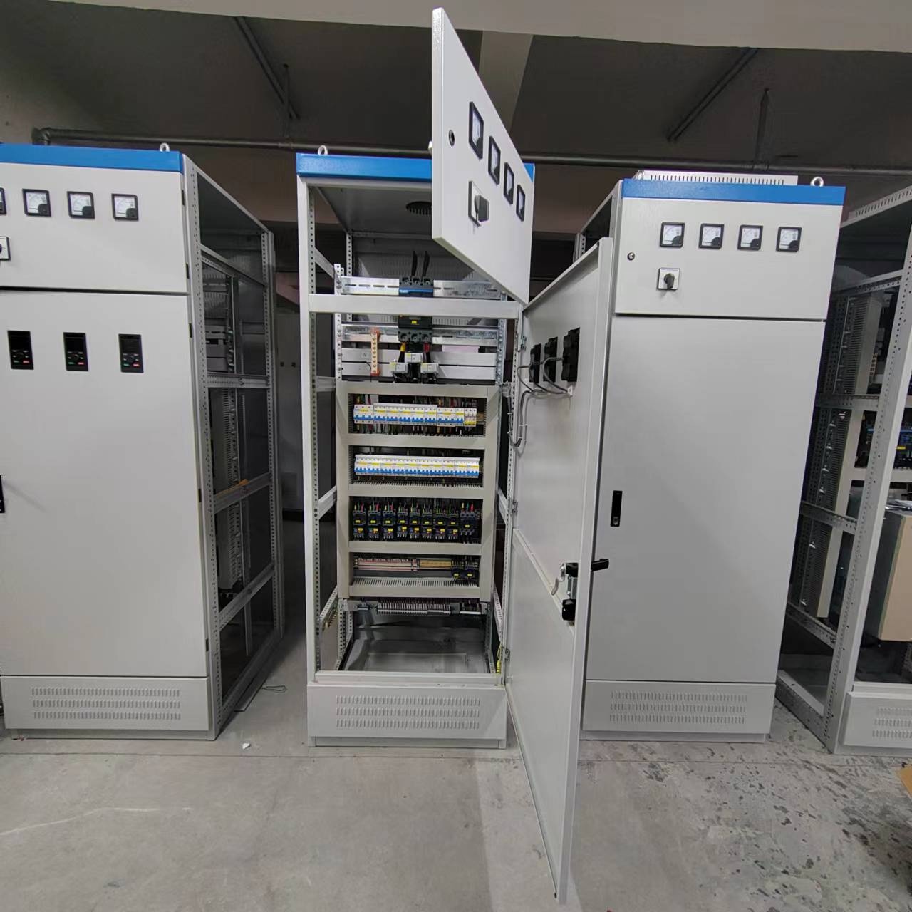 low voltage electrical panel for distribution system electrical cabinet