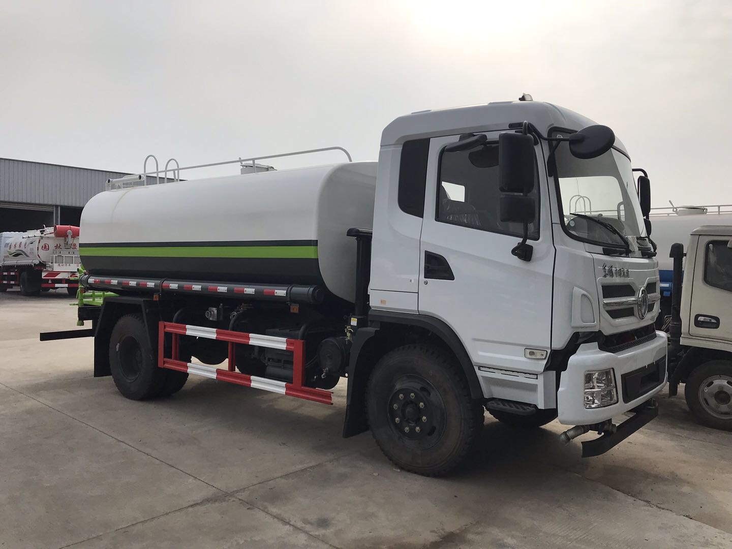 Dong Feng 12000 liter water tank truck to sell