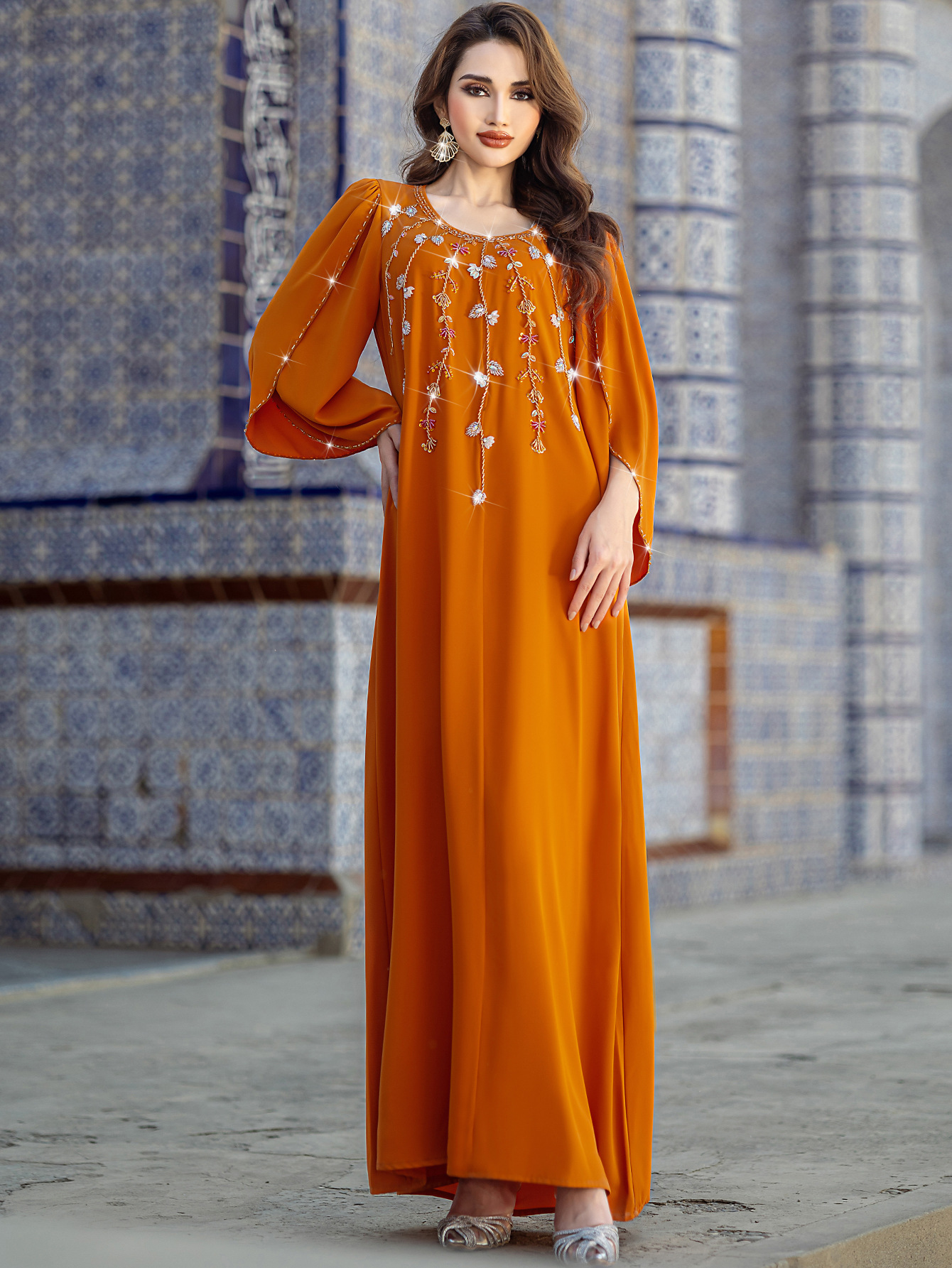 جزئیات لباس کتان نارنجی منجوق دستی Hand Beaded Orange Linen Abaya Dress Detail