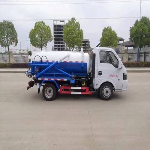 Dongfeng 8000 litros camión de succión de ventaja de aguas residuales