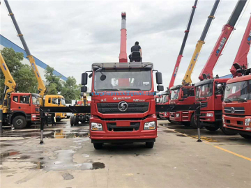 Shanqi 8x4 truck with loading crane