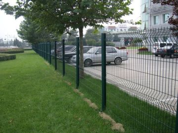 Hot-galvanized wire mesh fence/PE sprayed fence mesh/Portable welded mesh wire fence  
