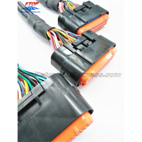 Cable moldeado con conector impermeable