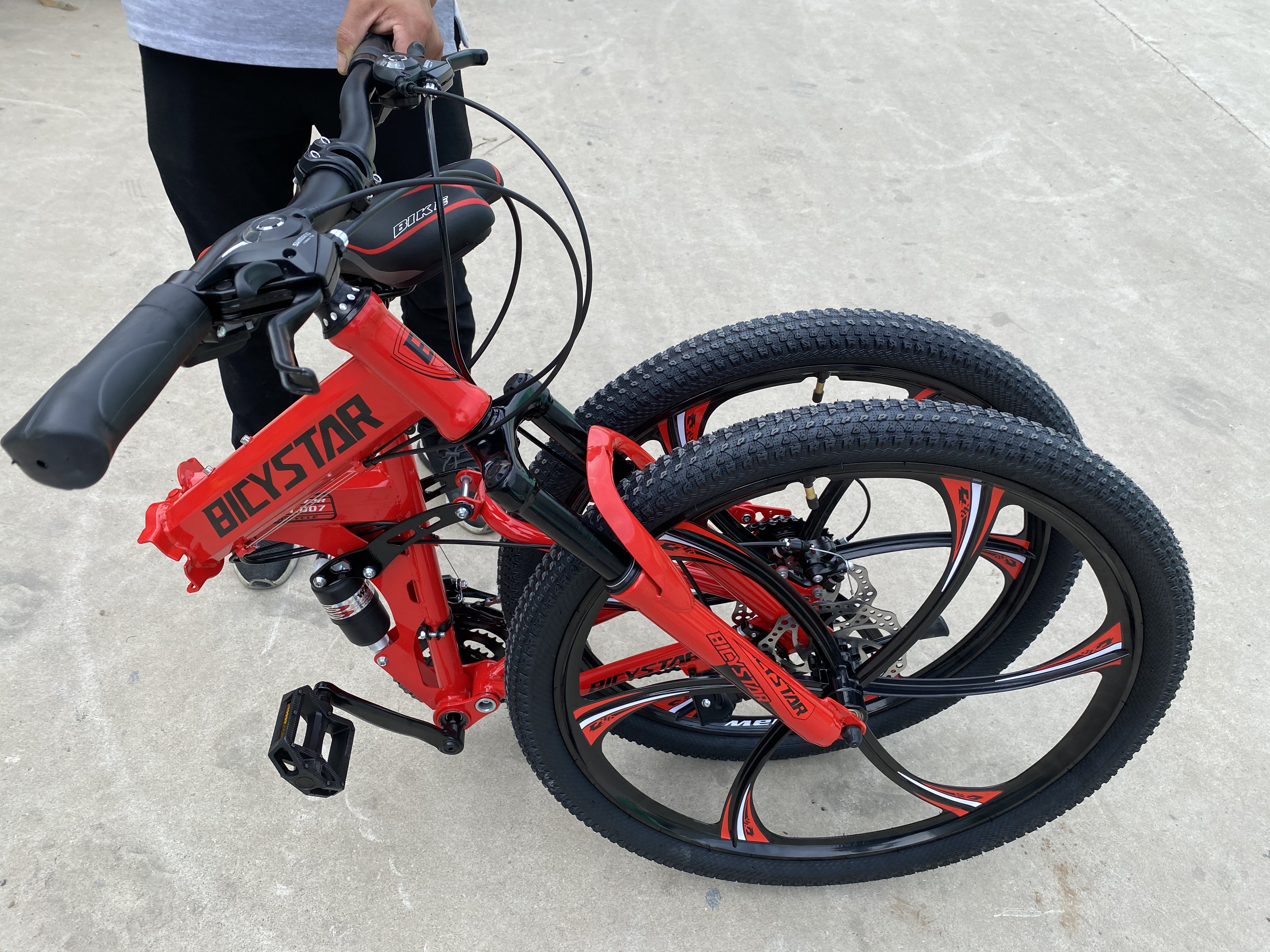 Chinese factories manufacture high-quality mountain bikes of various sizes