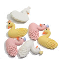 Nuevo 28 * 30 MM lindo cisne Flatback resina cabujones adorno hermoso Kawaii Animal cisne artesanías se ajustan a la caja del teléfono decoración artesanal