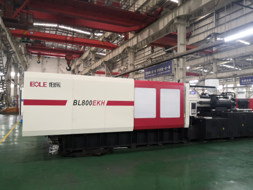 Plastic toy injection molding machine