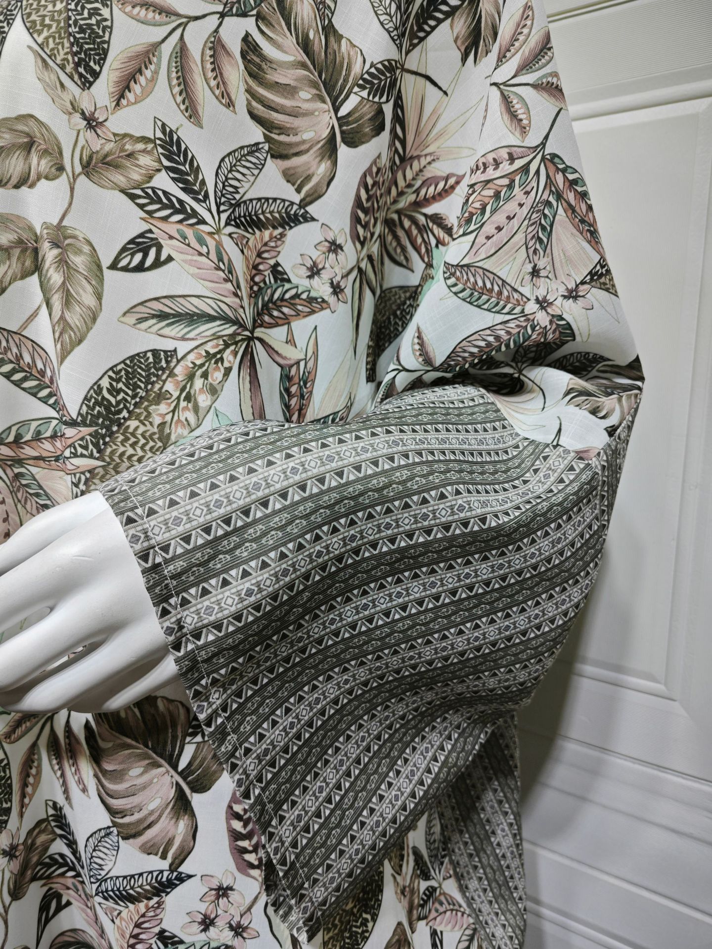 Daabacaada Caleenta oo Furan Abaya Modest Kaftan MQ224 (2) Leaf Print Open Front Abaya Modest Kaftan MQ224 (2)