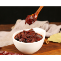 Rote Ölbohnenpaste mit frischem Pfeffer