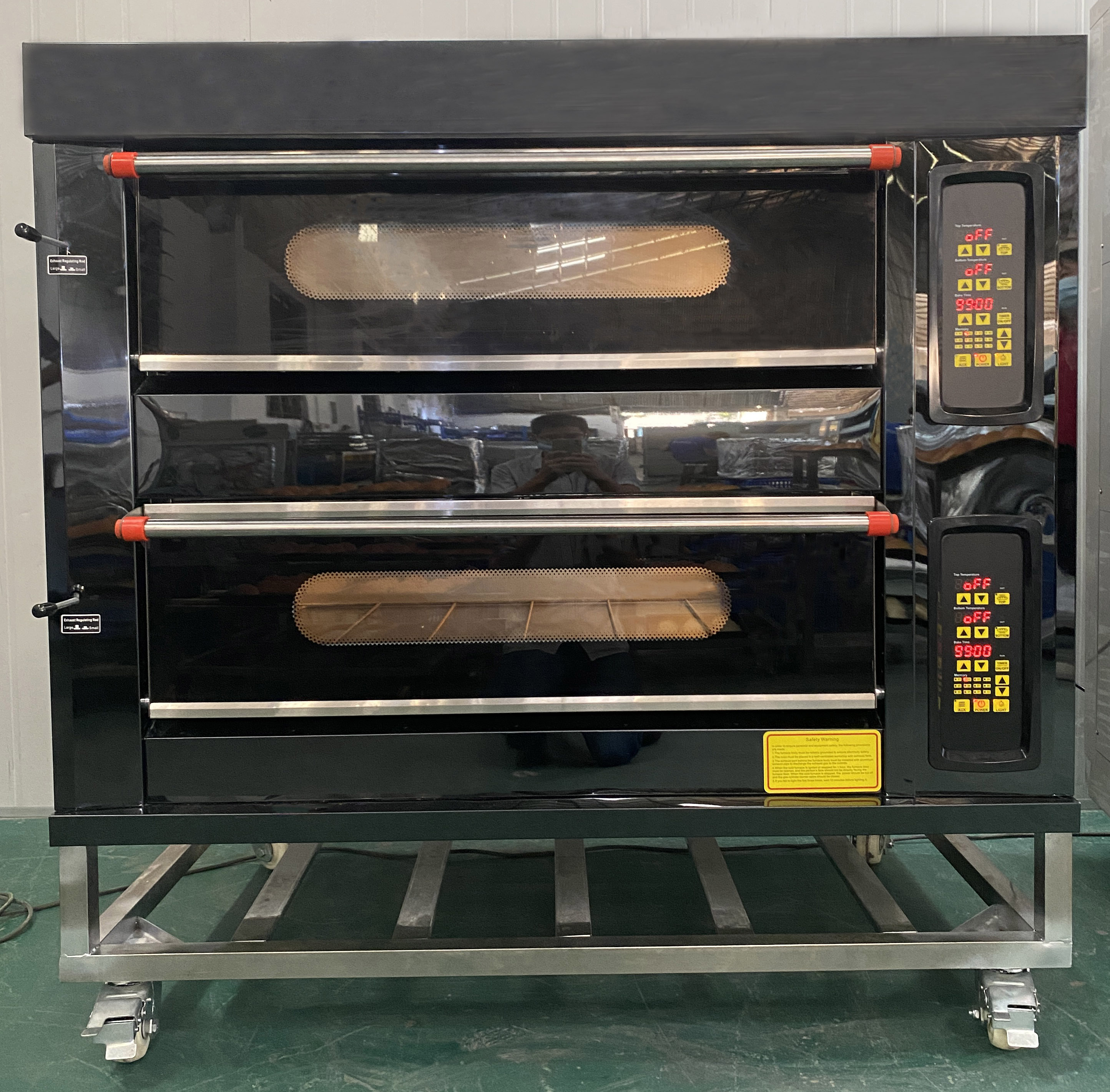 Computer Controller 2 Deck 4 Tray Gas Bread Baking Oven Bakery Machine Kitchen Equipment with Tray Size 46*66 (YFB46-204GC)