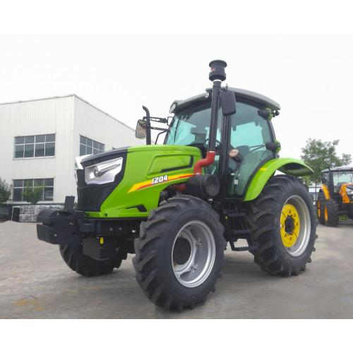 Traktor roda nuoman dengan lampiran