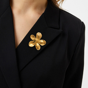Fashion Jewelry Wholesale: Gold and Silver Flower Brooches & Pins