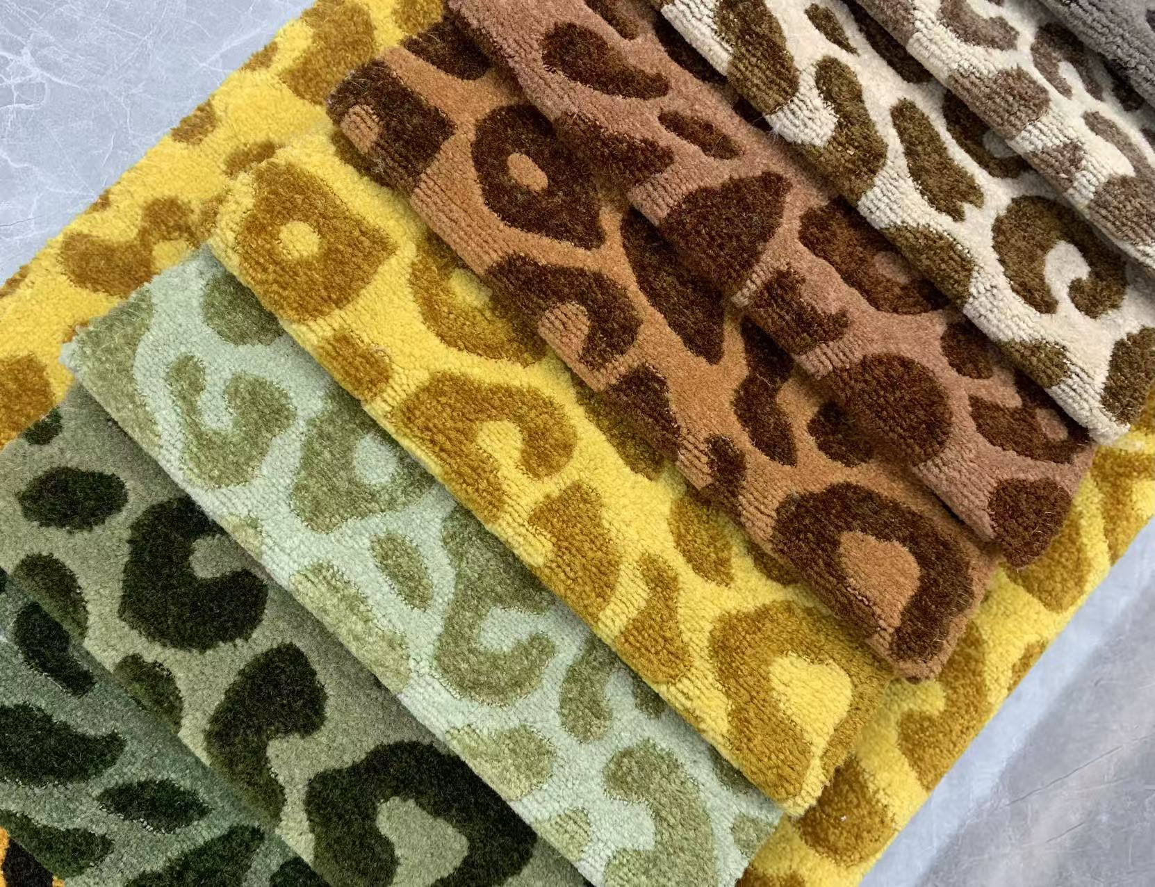 Sametová tkanina se zvířecím potiskem Animal Print Velvet Fabric