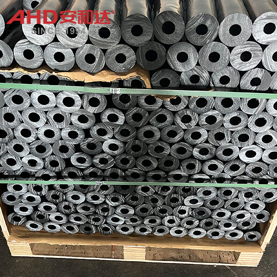 pipa de pompón negro black pom pipe