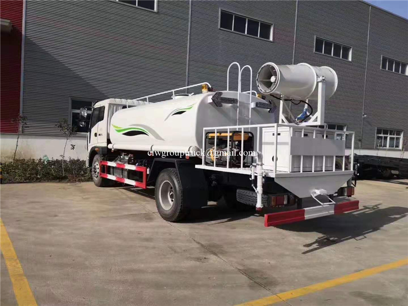 Water Spray Truck 1