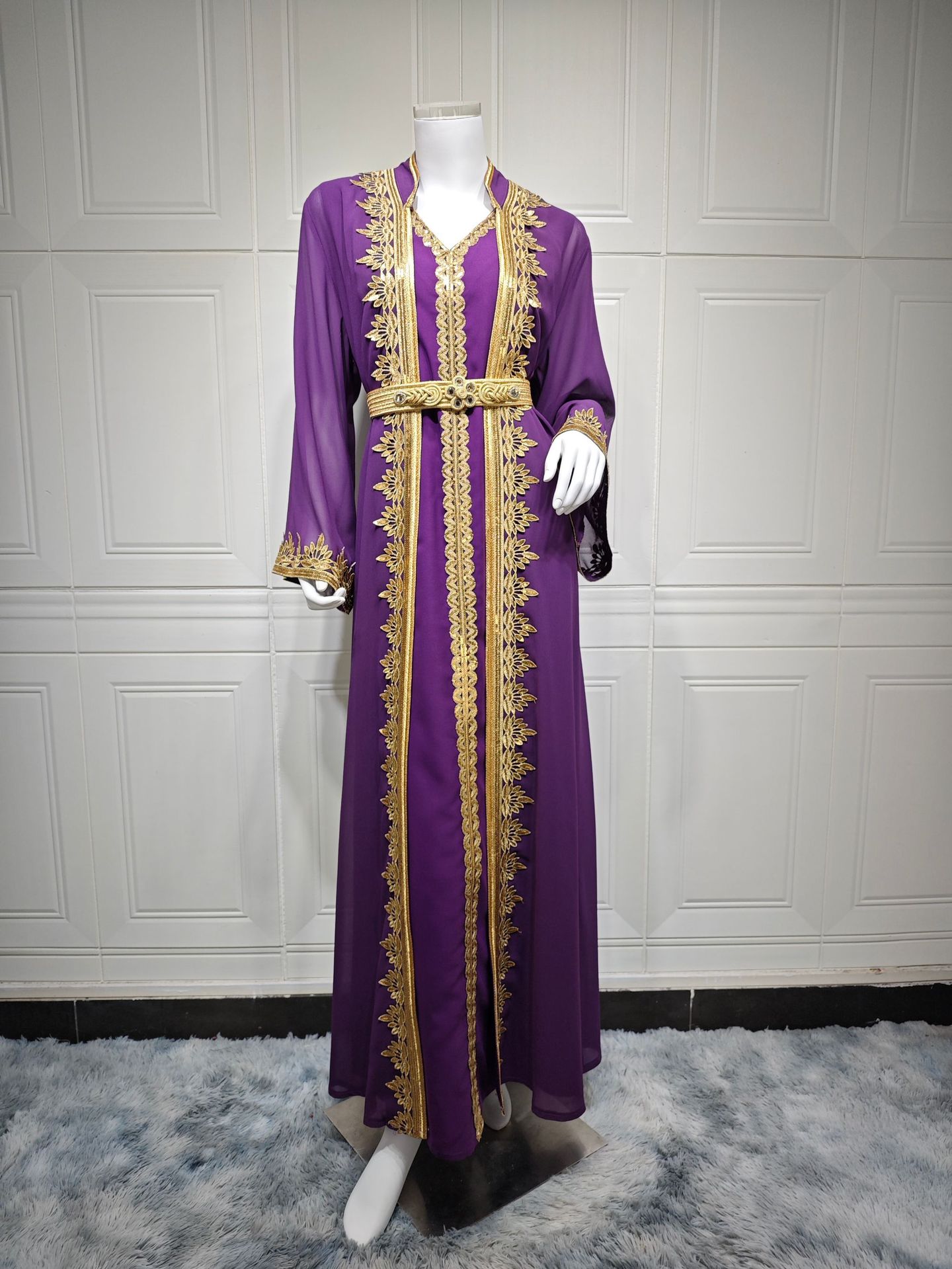 ست عبای طلا دوزی شده با جزئیات لباس داخلی Gold Embroidered Abaya Set with Matching Inner Dress