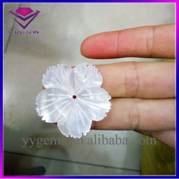 Carving Ivory White Color Mother of Pearl Gemstones Flower Shape Natural Shell Gem Stones