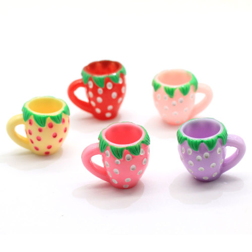 Resina Strawberry Dot Coffee Cup Charms Colorful Drink Mug Ornamenti Accessori per gioielli Abbellimento