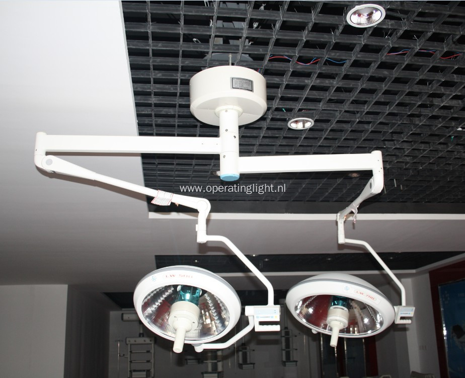 Halogen lamp with double lamp head