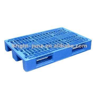 Solid Deck 3-Runner Pallet