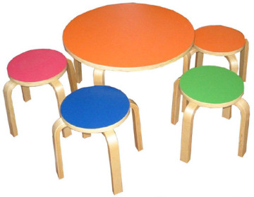 Kid Table and Stools S
