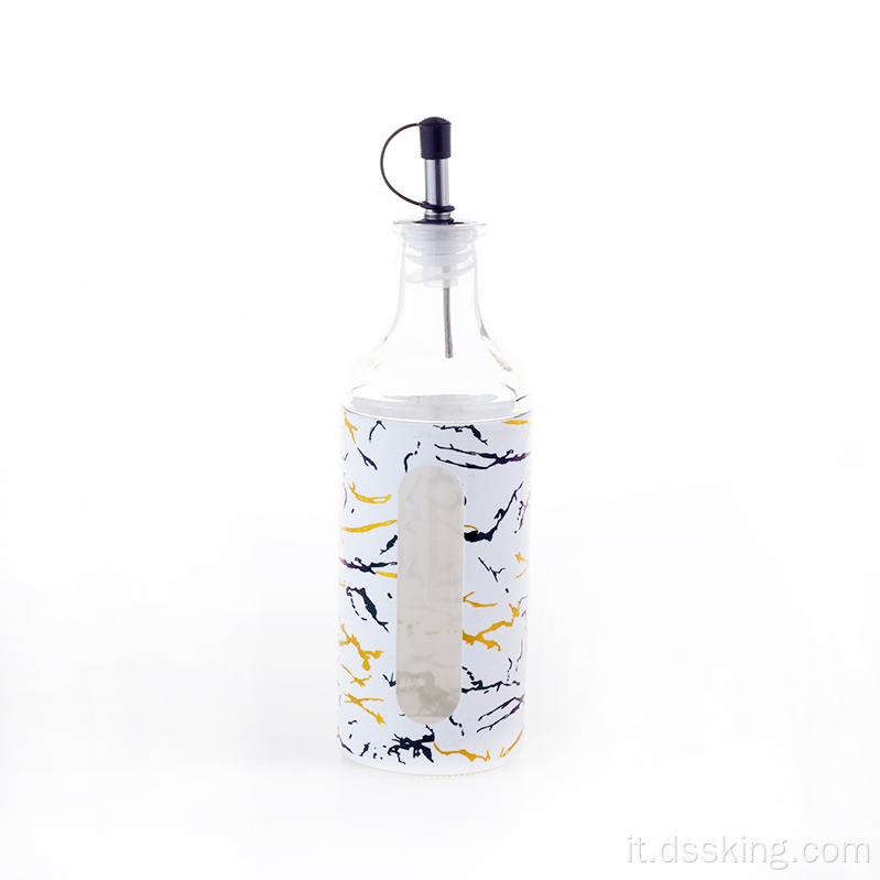 Bottiglia d&#39;olio di vetro con involucro di plastica