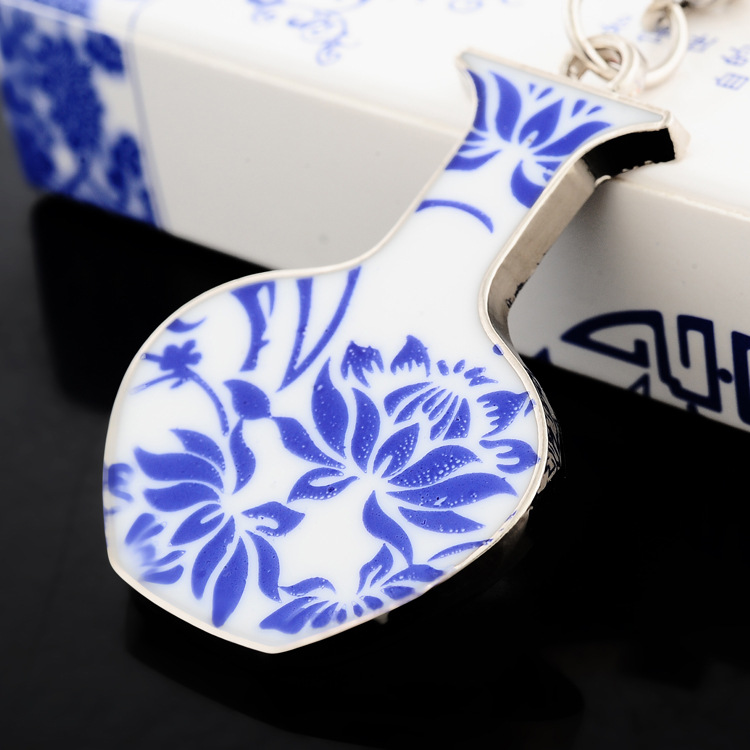 Wholesale Chinoiserie Metal Keychain Blue and White Porcelain Keychain Special Souvenir Gift