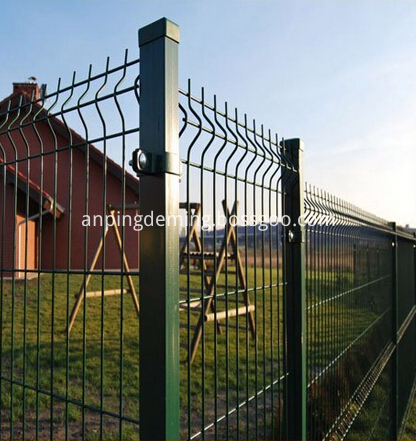 welded wire mesh fence