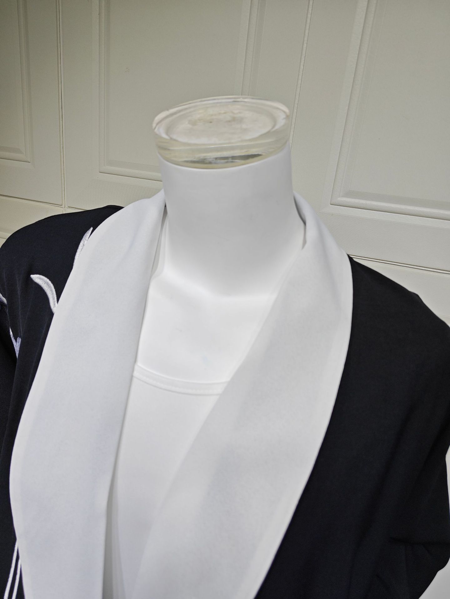 ژاکت کش باف پشمی مشکی شیک با یقه سفید MQ256 (3) Elegant Black Abaya Cardigan with White Collar MQ256 (3)