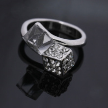 Fashion Sterling Silver Ring With New Square Design Imitation Diamond Ring