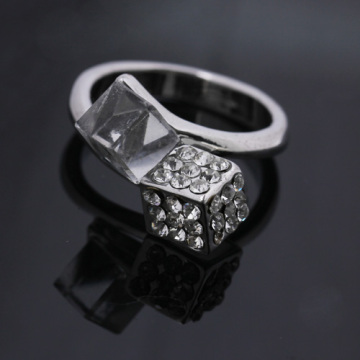 Fashion Sterling Silver Ring With New Square Design Imitation Diamond Ring